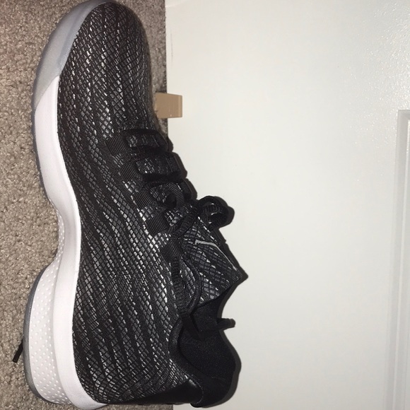 Men’s Jordan’s - Picture 3 of 5